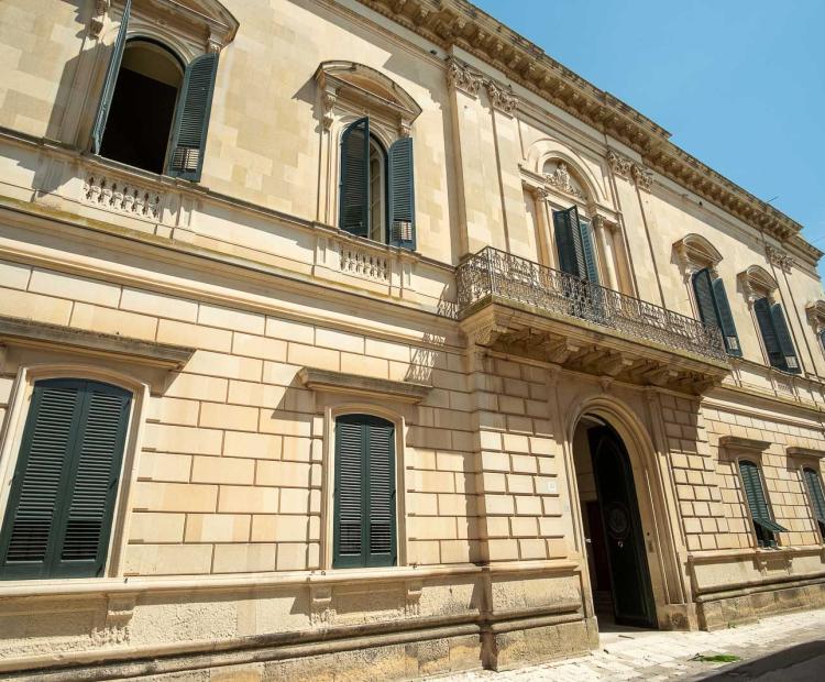 Mule-palazzo-storico-muro-leccese